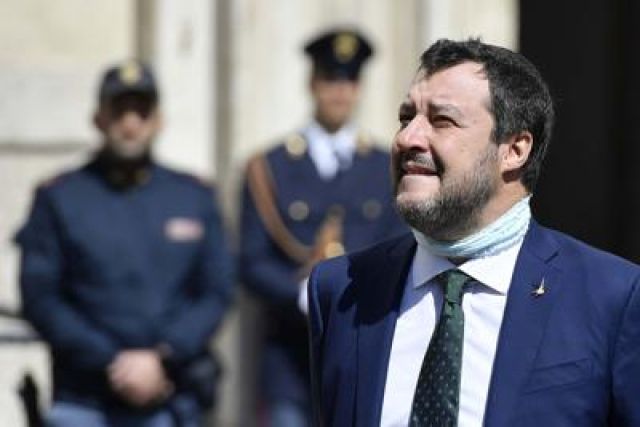 Salvini: "Non ne posso più delle mascherine"
