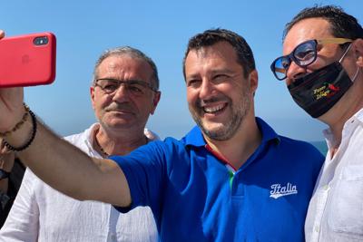 Salvini in Senato rifiuta mascherina, da giorni senza anche in piazza