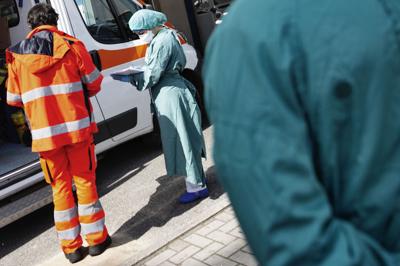 Covid Italia, 37.809 nuovi casi e altri 446 morti