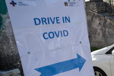 Covid Roma, da domani tamponi drive-in solo su prenotazione online