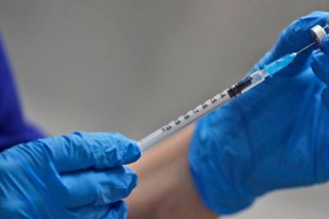 Vaccino Covid, virologi: "Efficace e sicuro, salverà inverno 2021"