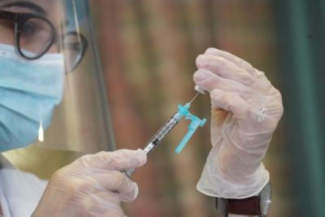 Covid, Arcuri: "Coi vaccini immunità gregge in 9 mesi"