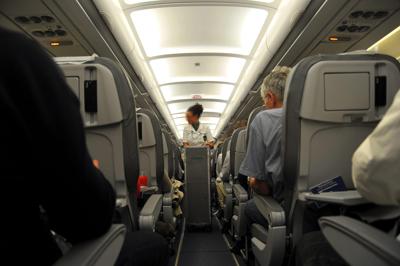 Oms: "Distanza sicura in aereo? Un metro o più"
