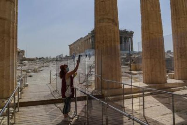 Grecia lunedì riapre ai turisti, test Covid per chi arriva dall'Italia