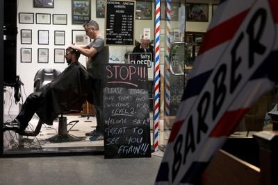 Nuova Zelanda, parrucchieri riaperti: clienti in coda dalla notte