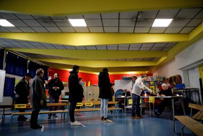 Coronavirus, Francia al voto nonostante i contagi
