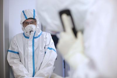 Coronavirus, altri 454 morti ma primo calo malati in Italia