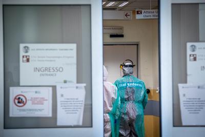 Brusaferro: "Curva contagi in calo, ma è ancora fase epidemica"