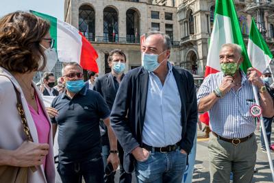 Milano, anche Gallera in piazza: "Vergognoso attacco a Lombardia"