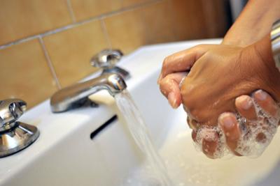 Coronavirus, Capua: "Lavarsi spesso le mani contando fino a 21"