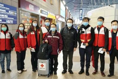 Coronavirus, team di medici cinesi arrivato a Roma