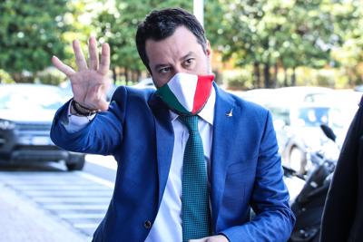 Salvini: "Taglio burocrazia e riforma fisco? Sfidiamo Conte"