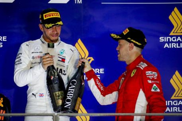 Formula 1: a Singapore trionfa Hamilton, solo terzo Vettel