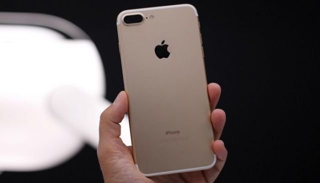 Apple, 1 mln di dollari a chi scova i 'bug' in iPhone e Mac