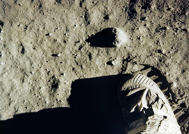 Luna: proposta impronta di Armstrong patrimonio umanità