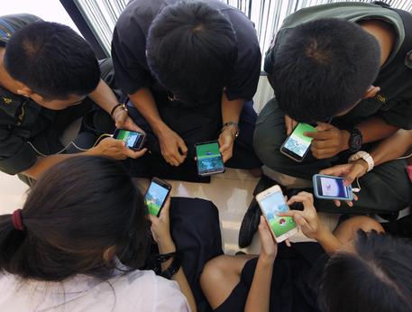 Per 9 ragazzi su 10 abuso smartphone, regole pediatri