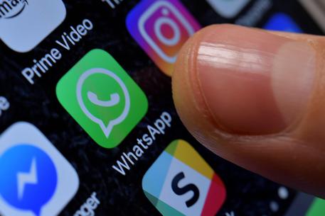 WhatsApp, contro fake news limita l'inoltro a 5 destinatari