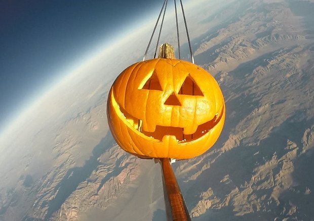 Halloween, lanciata la zucca spaziale